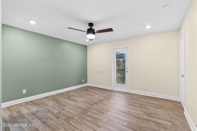 10621 OAK CREST Drive, Jacksonville, FL 32225