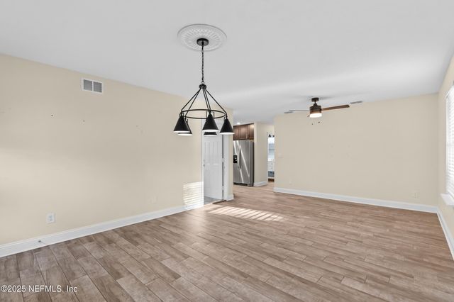 10621 OAK CREST Drive, Jacksonville, FL 32225