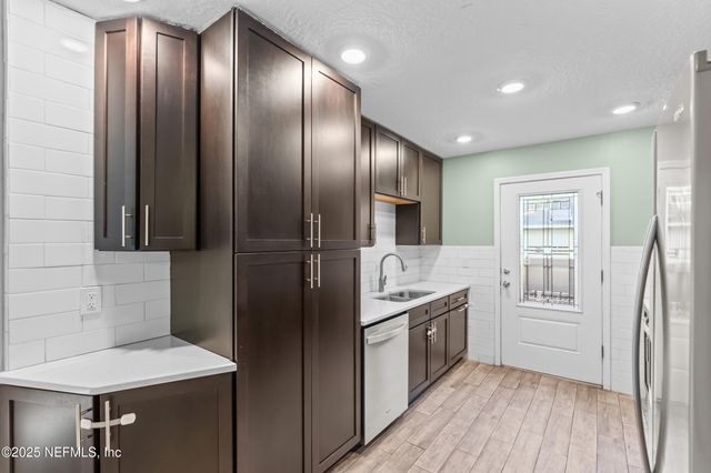 10621 OAK CREST Drive, Jacksonville, FL 32225