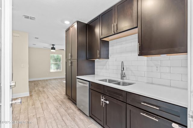 10621 OAK CREST Drive, Jacksonville, FL 32225