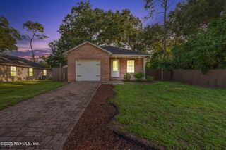 10621 OAK CREST Drive, Jacksonville, FL 32225