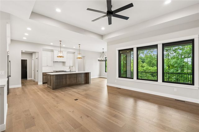 3057 Dell Ridge Ln, Hiawatha, IA 52233