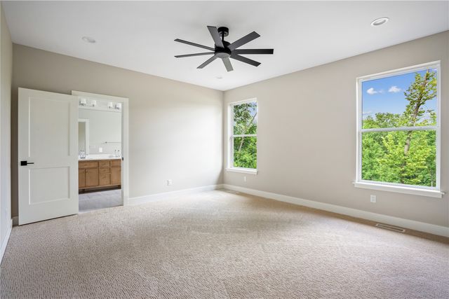 3057 Dell Ridge Ln, Hiawatha, IA 52233