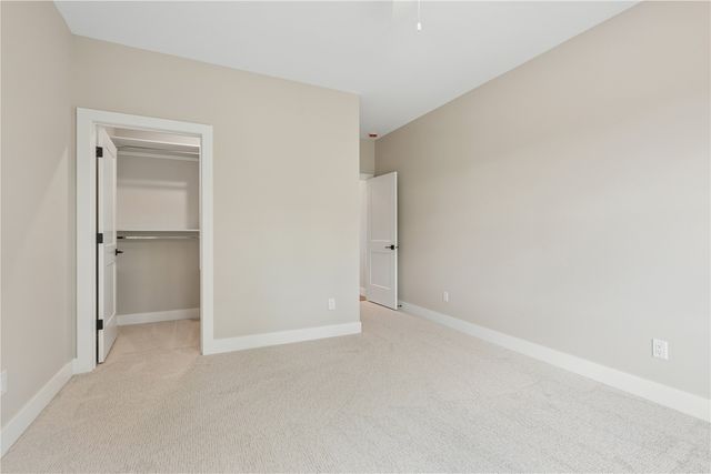 3057 Dell Ridge Ln, Hiawatha, IA 52233