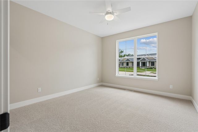 3057 Dell Ridge Ln, Hiawatha, IA 52233