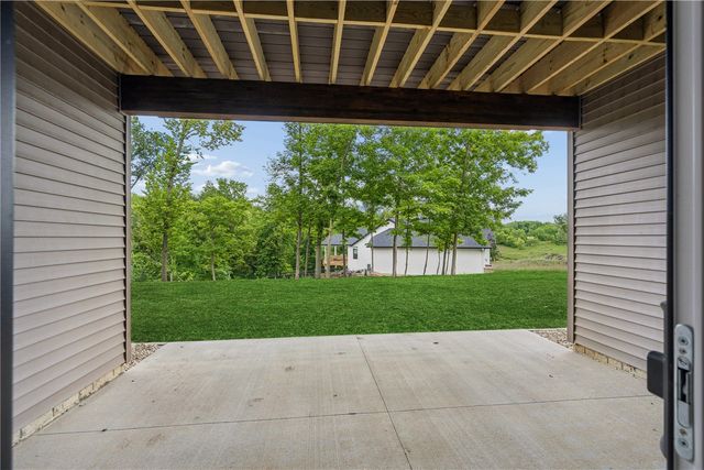 3057 Dell Ridge Ln, Hiawatha, IA 52233
