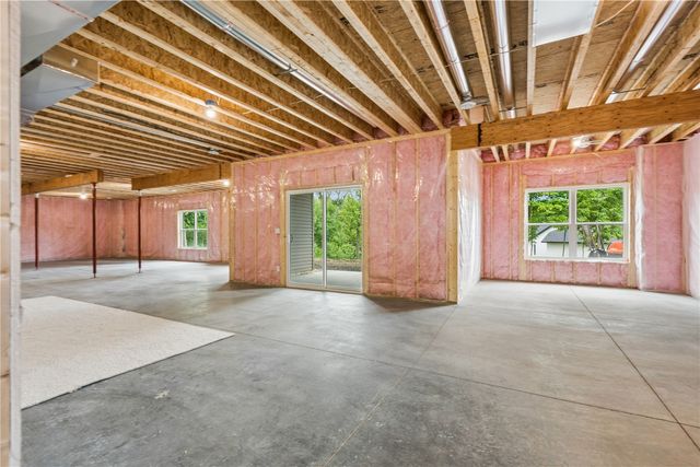3057 Dell Ridge Ln, Hiawatha, IA 52233