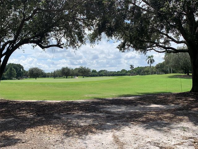 200 Jacaranda Country Club Drive 1b, Plantation, FL 33324