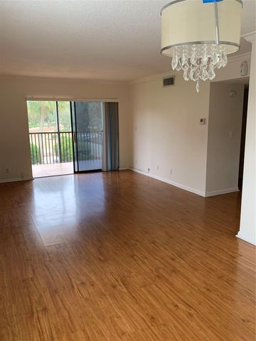 200 Jacaranda Country Club Drive 1b, Plantation, FL 33324
