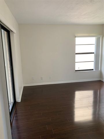 200 Jacaranda Country Club Drive 1b, Plantation, FL 33324