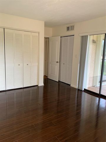 200 Jacaranda Country Club Drive 1b, Plantation, FL 33324