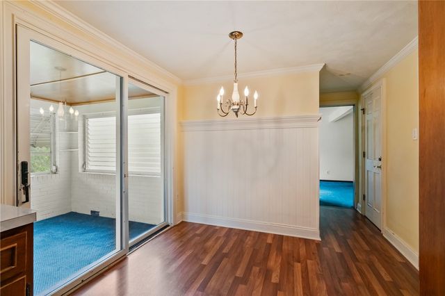 5215 Woodland Dr, West Mifflin, PA 15122