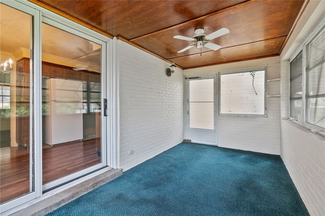 5215 Woodland Dr, West Mifflin, PA 15122