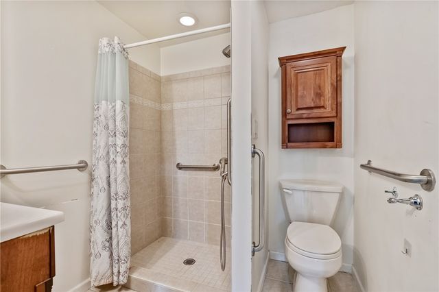 5215 Woodland Dr, West Mifflin, PA 15122