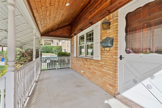 5215 Woodland Dr, West Mifflin, PA 15122