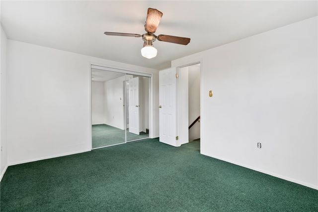 5215 Woodland Dr, West Mifflin, PA 15122