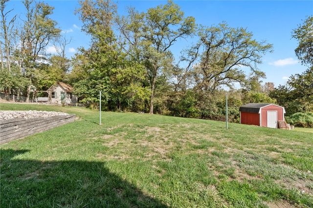 5215 Woodland Dr, West Mifflin, PA 15122