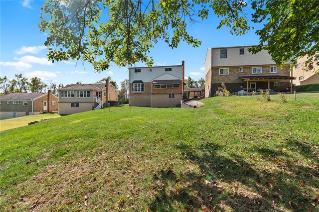 5215 Woodland Dr, West Mifflin, PA 15122