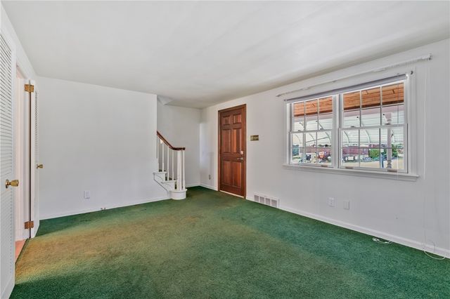 5215 Woodland Dr, West Mifflin, PA 15122