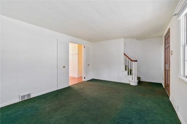 5215 Woodland Dr, West Mifflin, PA 15122