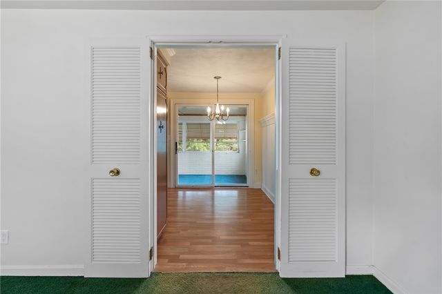 5215 Woodland Dr, West Mifflin, PA 15122