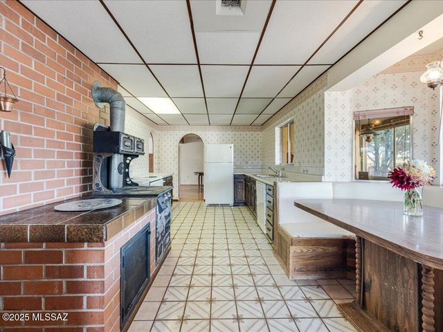 98 Longview Loop Road, Elgin, AZ 85611