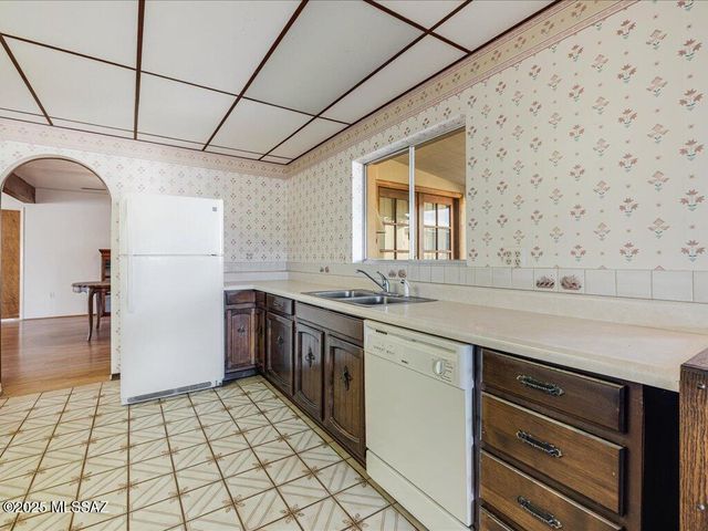 98 Longview Loop Road, Elgin, AZ 85611