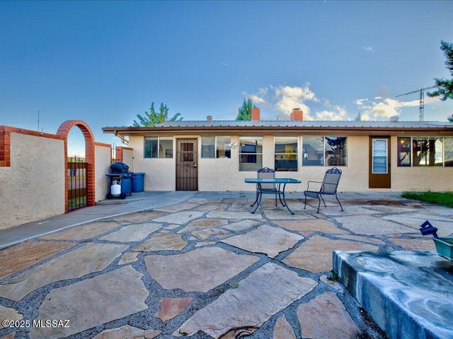 98 Longview Loop Road, Elgin, AZ 85611