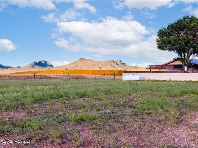 98 Longview Loop Road, Elgin, AZ 85611