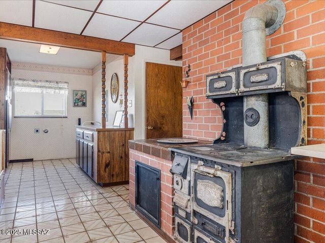 98 Longview Loop Road, Elgin, AZ 85611