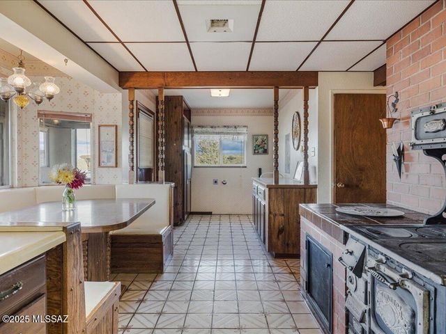 98 Longview Loop Road, Elgin, AZ 85611