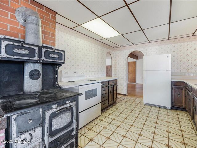 98 Longview Loop Road, Elgin, AZ 85611