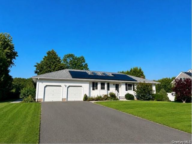 124 Donna Drive, Baiting Hollow, NY 11933