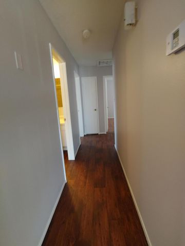 1423 W Wren Avenue, Visalia, CA 93291