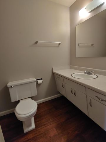 1423 W Wren Avenue, Visalia, CA 93291