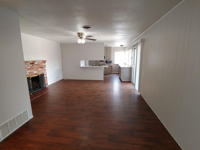 1423 W Wren Avenue, Visalia, CA 93291