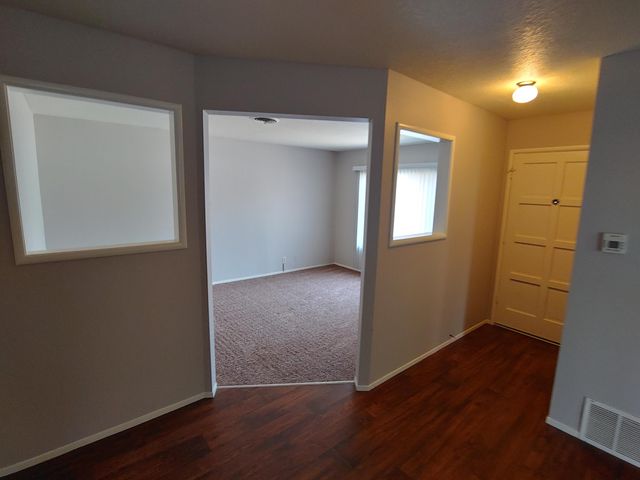 1423 W Wren Avenue, Visalia, CA 93291