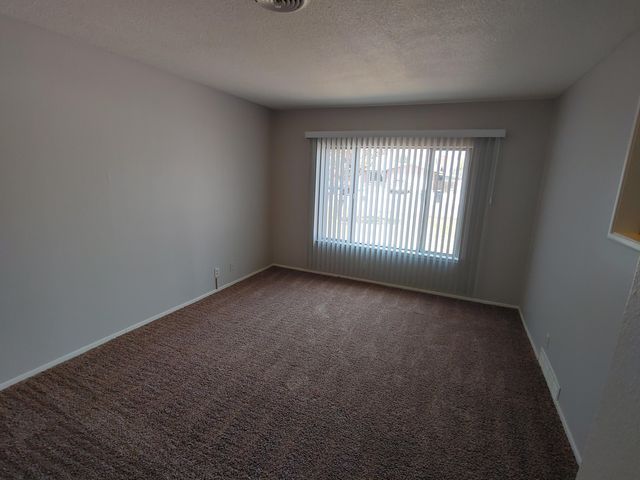 1423 W Wren Avenue, Visalia, CA 93291