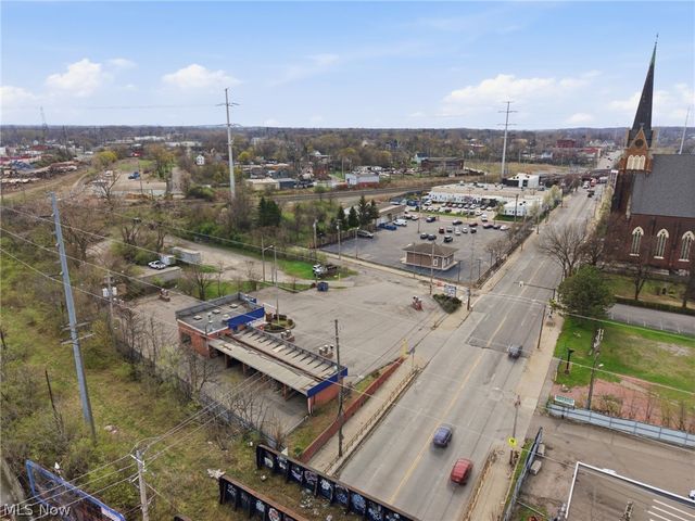 8219 Broadway Avenue, Cleveland, OH 44105