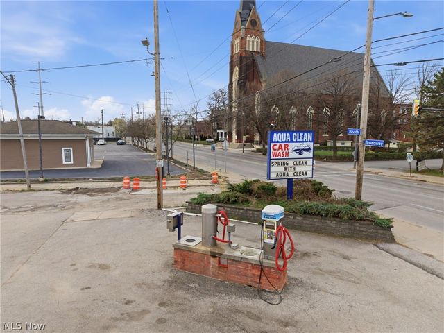 8219 Broadway Avenue, Cleveland, OH 44105