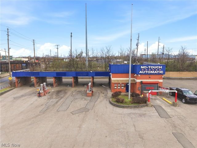 8219 Broadway Avenue, Cleveland, OH 44105