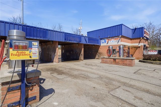 8219 Broadway Avenue, Cleveland, OH 44105