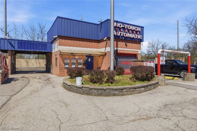 8219 Broadway Avenue, Cleveland, OH 44105