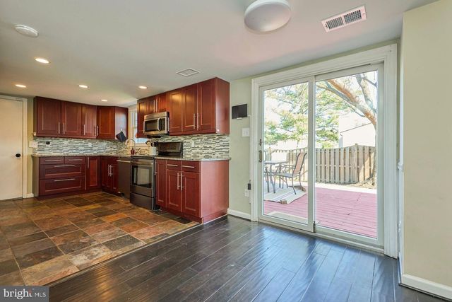 12827 FANTASIA DR, Herndon, VA 20170