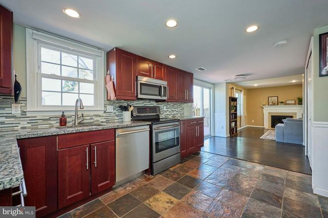 12827 FANTASIA DR, Herndon, VA 20170