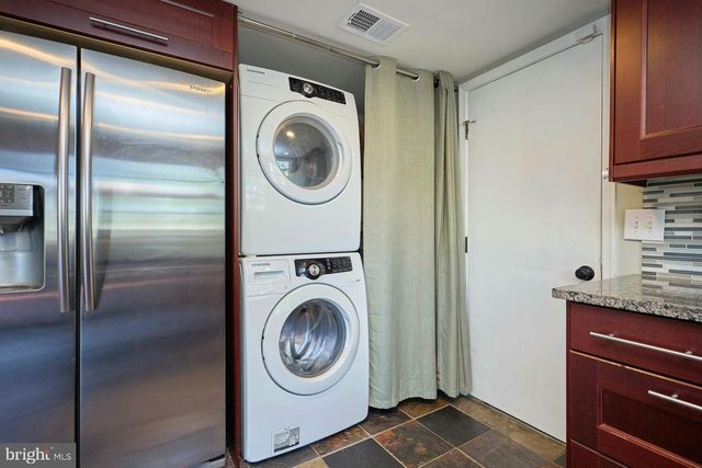 12827 FANTASIA DR, Herndon, VA 20170