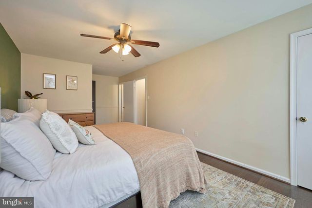 12827 FANTASIA DR, Herndon, VA 20170