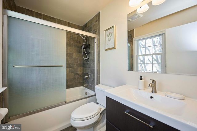 12827 FANTASIA DR, Herndon, VA 20170