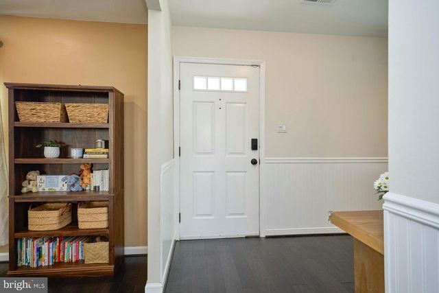 12827 FANTASIA DR, Herndon, VA 20170