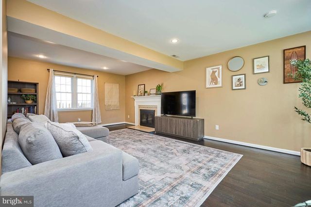 12827 FANTASIA DR, Herndon, VA 20170